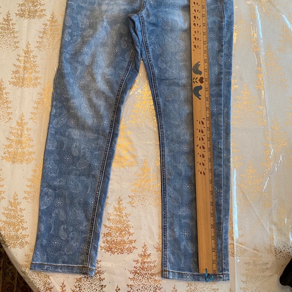 Cute paisley distressed jeans